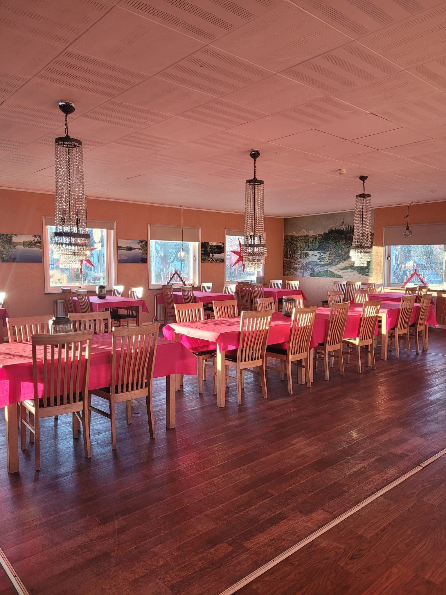 Hotell 1613 matsalen med kristallkronor